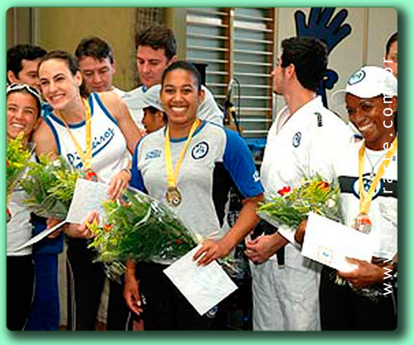 Foto de premiação com produtos que fabricamos